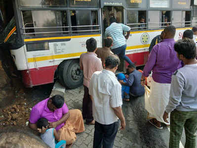 Tirumala: ఘాట్‌ రోడ్డులో కొండను ఢీకొట్టిన బస్సు.. 15 మందికి గాయాలు