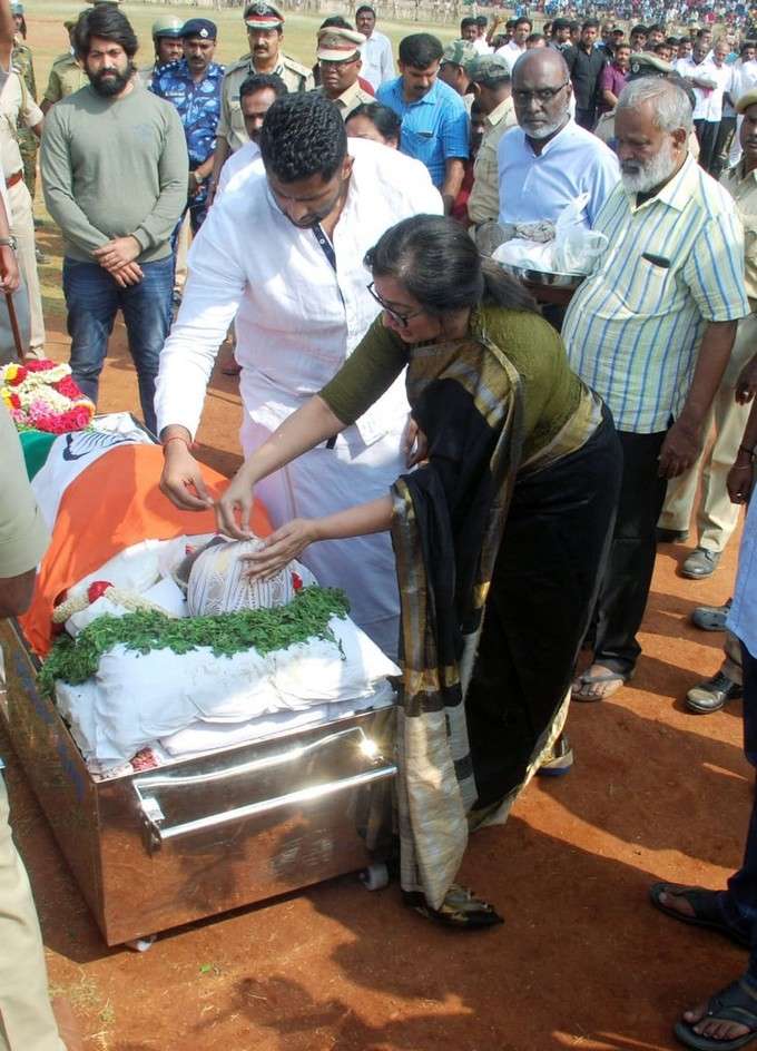 ಮಂಡ್ಯದ ಗಂಡಿಗೆ ಮಂಡ್ಯ ಮಣ್ಣಿನ ತಿಲಕ