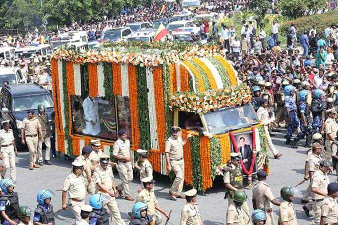 అంబరీష్ అంతిమ యాత్ర