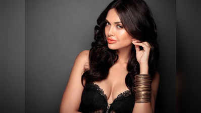 Esha Gupta Birthday: मिस इंडिया इंटरनैशनल से फिल्मफेयर नॉमिनेशन तक, ऐसा रहा ईशा गुप्ता का सफर