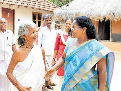 Kerala LDF: സികെ ജാനു എല്‍ഡിഎഫിലേക്ക്; ചര്‍ച്ചകള്‍ പുരോഗമിക്കുന്നു