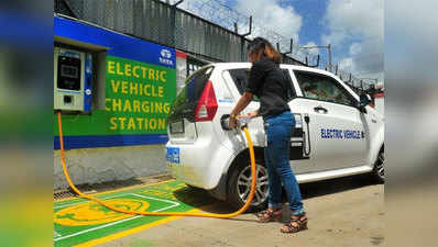 इलेक्ट्रिक गाड़ियों पर टैक्स माफ, CNG पर हाफ, पेट्रोल-डीजल वाली से जेब साफ