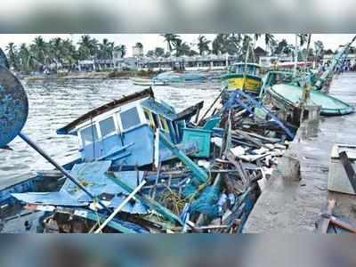 ഗജ ചുഴലിക്കാറ്റിൽ തകര്‍ന്ന തമിഴ്നാടിന് കേരളത്തിന്‍റെ 10 കോടി