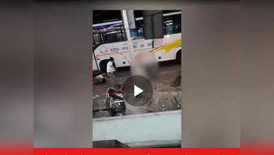 हैदराबाद: ऑटोरिक्शा ड्राइवर ने सड़क किनारे चाकू मारकर हत्या की, लोग बनाते रहे विडियो