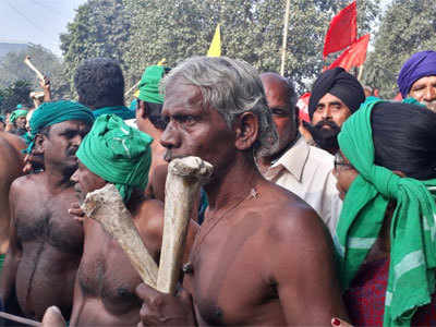 Farmers march in Delhi: शेतकऱ्यांच्या मोर्चाला सुरुवात; दुपारपर्यंत संसदेवर धडकणार