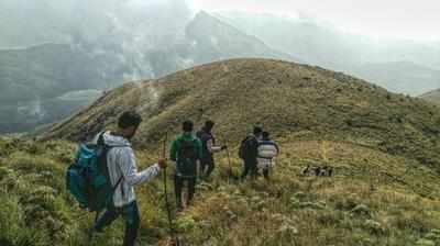 குரங்கணியில் ட்ரெக்கிங் செல்ல அனுமதி: வன அலுவலர் அறிவிப்பு