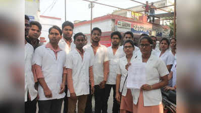 बीएचयू चीफ प्रॉक्टर के खिलाफ मुकदमा दर्ज कराने थाने पहुंची नर्सिंग छात्राएं