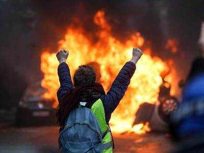 paris riots फ्रान्स सरकार आणीबाणी लागू करणार?