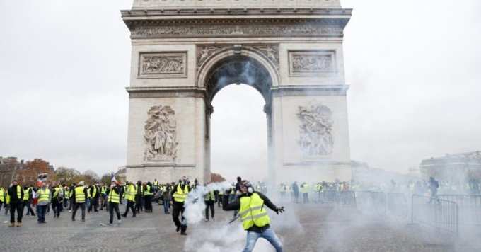 Yellow Vest1