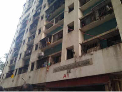 मुंबईः SRA इमारतीला आग; १ ठार, ४ जखमी