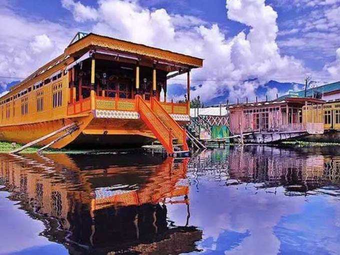 श्रीनगर में हाउसबोट्स