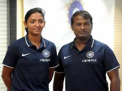 Harmanpreet Kaur: ரமேஷ் பவாருக்கு ஹர்மான்பிரீத், மந்தனா ஆதரவு: மிதாலி விவகாரத்தில் திடீர் திருப்பம்!