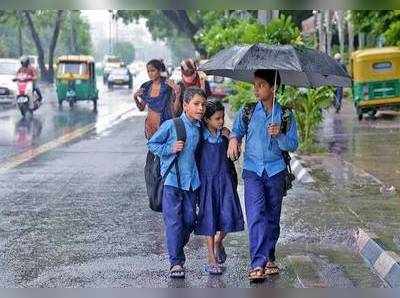 தமிழகம் முழுவதும் பரவலாக மழை: நாகை, காரைக்கால், புதுக்கோட்டை பள்ளிகளுக்கு விடுமுறை!