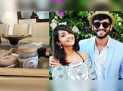 Diganth Marriage Invitation: ಮಿಡಿ ಉಪ್ಪಿನ ಕಾಯಿ, ರಸಗುಲ್ಲಾ ಜತೆ ಆಮಂತ್ರಣ ಪತ್ರಿಕೆ ಹಂಚುತ್ತಿರುವ ಜೋಡಿ