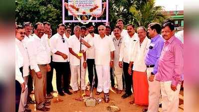 ಬೆದರುಬೊಂಬೆಗಳಾದ ಕಾಮಗಾರಿಗಳು: ಶಾಸಕ ವ್ಯಂಗ್ಯ