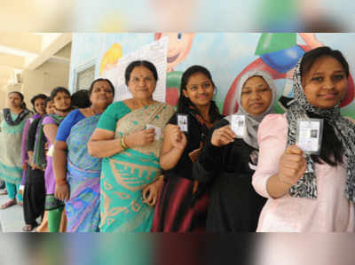 Telangana Assembly Elections 2018: పోలింగ్ ఆరంభం.. మొరాయిస్తున్న ఈవీఎంలు