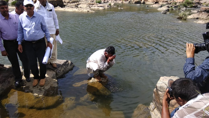 ನೀರು ಕುಡಿದ ಸಚಿವ ಡಿಕೆಶಿ