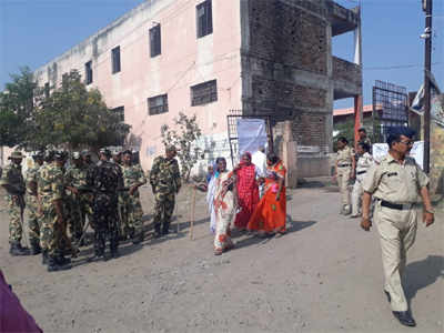 अहमदनगरमध्ये निवडणूक कर्मचाऱ्याचा मृत्यू