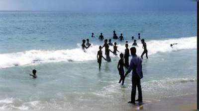 Marina Beach: மெரினாவில் குளிக்க சென்ற மூன்று பேர் மூழ்கினர்: ஒருவர் உயிரிழப்பு!