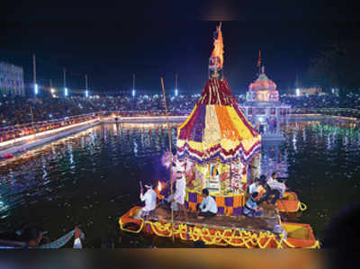 ಕದರಮಂಡಲಗಿ ಮಹಾ ಕಾರ್ತಿಕೋತ್ಸವ, ತೆಪ್ಪೋತ್ಸವ