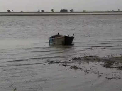 प्रयागराज: यमुना नदी में पलटी 14 लोगों से भरी नाव, तीन लोगों की मौत, पांच श्रद्धालु लापता