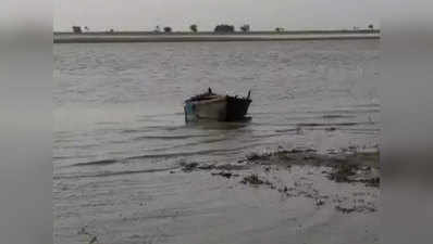 प्रयागराज: यमुना नदी में पलटी 14 लोगों से भरी नाव, तीन लोगों की मौत, पांच श्रद्धालु लापता