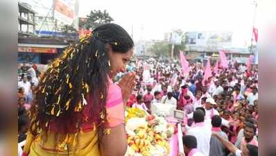 MP Kavitha: బ్లేడు బాబులు, గడ్డం బాబులను క్షమించి వదిలేస్తున్నాం..