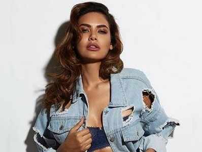 Esha Gupta: రామ్‌చరణ్‌కు ఐటెం గర్ల్ దొరికేసింది