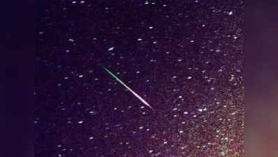 पार्टनर के साथ कैपिंग करते हुए रोमांटिक अंदाज में देखें Geminid Meteor Shower