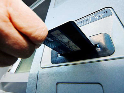 मिनिमम वेजः अकाउंट में सैलरी भेजी फिर कंपनियों ने ATM से निकलवा लिए पैसे