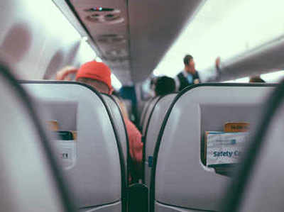 अब उड़ान के दौरान कर सकेंगे मोबाइल पर बात, नियमों को मंजूरी