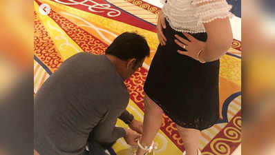 धोनी ने पत्नी को पहनाई सैंडल, सोशल मीडिया पर तस्वीर वायरल