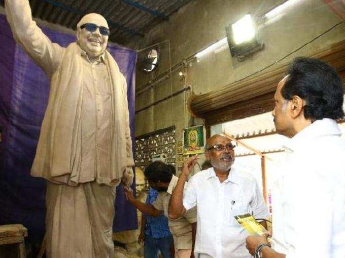 Dheenadhayalan Karunanidhi statue 1