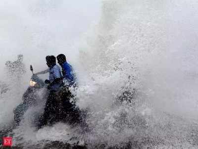 Cyclone Phethai: ಚಂಡಮಾರುತ ಎಫೆಕ್ಟ್‌, ಆಂಧ್ರ, ತ.ನಾಡಿನಲ್ಲಿ ಭಾರಿ ಮಳೆ, ಸಾವಿರಾರು ಮಂದಿ ಅತಂತ್ರ