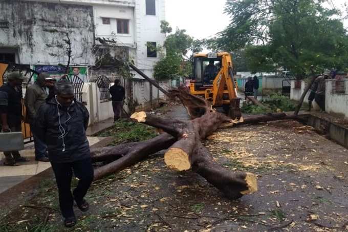 ఏపీపై పెథాయ్ తుఫాన్ పంజా