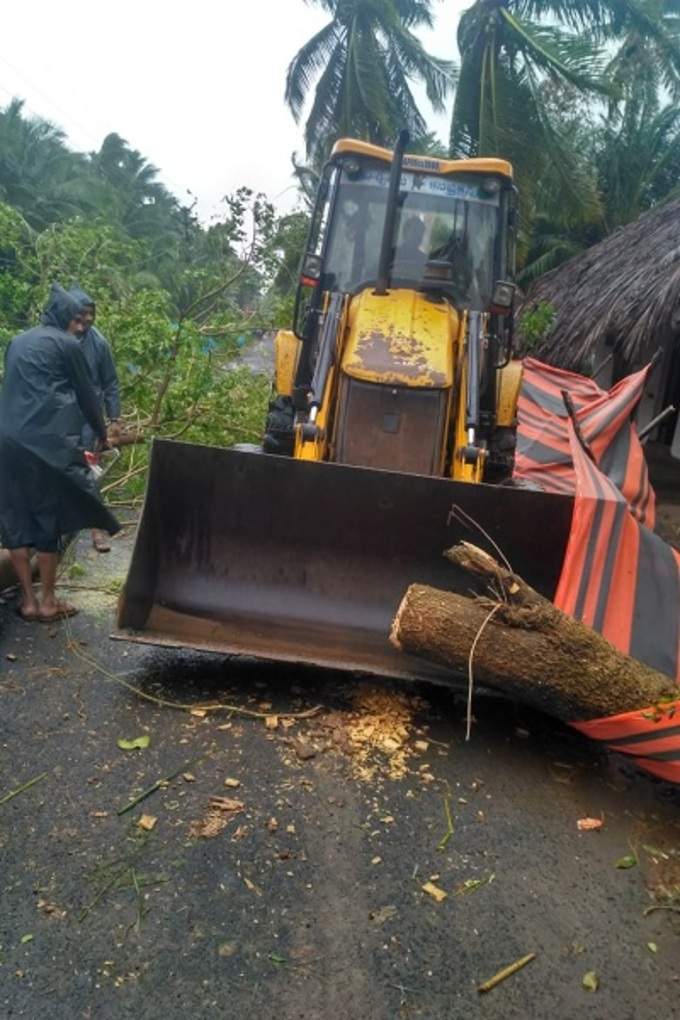 ఏపీపై పెథాయ్ తుఫాన్ పంజా