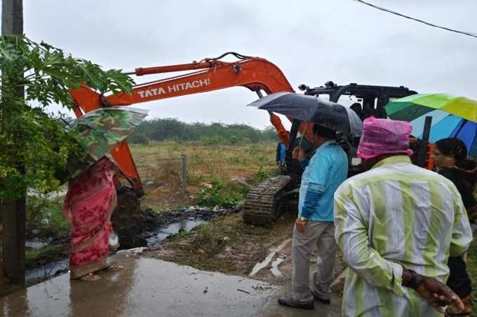 ఏపీపై పెథాయ్ తుఫాన్ పంజా