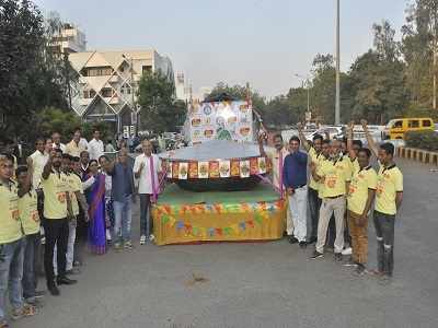 महाकढईने वेधले जळगावकरांचे लक्ष