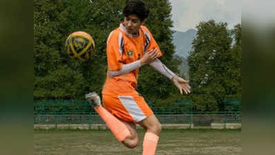 ये हैं- नादिया निगहट, कश्मीर की पहली महिला फुटबॉल कोच