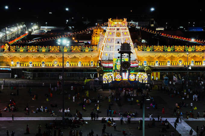 ವಿದ್ಯುತ್‌ದೀಪಗಳಿಂದ ಆಲಂಕೃತ ತಿರುಪತಿ