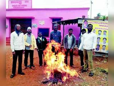 ಚಳಿಯಿಂದಾಗಿ ಬೆಚ್ಚನೆಯ ದಿರಿಸುಗಳಿಗೆ ಭಾರಿ ಬೇಡಿಕೆ