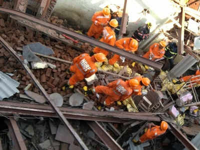 मुंबई: गोरेगांव में इमारत गिरी, 3 की मौत, 6 घायल