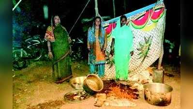 ಹನುಮಾನ ಜಾತ್ರೆಯಲ್ಲಿ ಮಾಂಸ; ಧ್ವಂಸ ಮಾಡಿದ ಸ್ವಾಮೀಜಿ