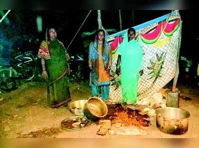 ಹನುಮಾನ ಜಾತ್ರೆಯಲ್ಲಿ ಮಾಂಸ; ಧ್ವಂಸ ಮಾಡಿದ ಸ್ವಾಮೀಜಿ