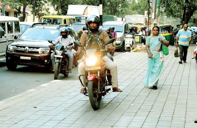 ಫುಟ್‌ಪಾತ್‌ ಸವಾರಿ ಮಾಡಿದ್ರೆ ಗಾಡಿ ಸೀಜ್‌