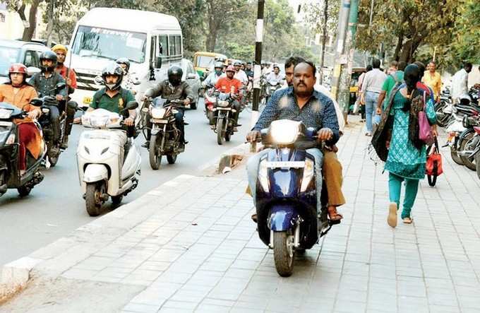 ಫುಟ್‌ಪಾತ್‌ ಸವಾರಿ ಮಾಡಿದ್ರೆ ಗಾಡಿ ಸೀಜ್‌