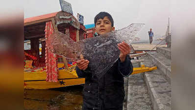 जम्मू-कश्मीर में ठंड का कहर, -17 डिग्री तक पहुंचा तापमान, झील-नल जमे