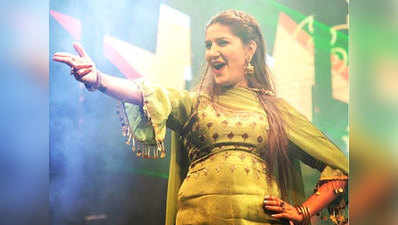 Sapna Choudhary sings Bhojpuri song in Haryanvi tone: जब हरियाणवी डांसर Sapna Choudhary ने गाया खेसारीलाल यादव का भोजपुरी गाना ठीक है