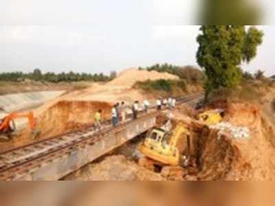 ಹಳಿಯೂರು ಬಳಿ ರೈಲು ಸಂಚಾರಕ್ಕೆ ತೊಡಕು