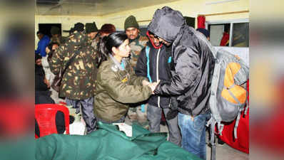 सिक्किम: भारी बर्फबारी के बाद भारतीय सेना ने 2500 पर्यटकों को नाथू ला से रेस्क्यू किया